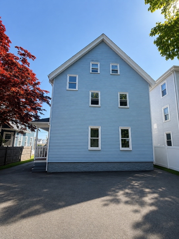 66 Holman St