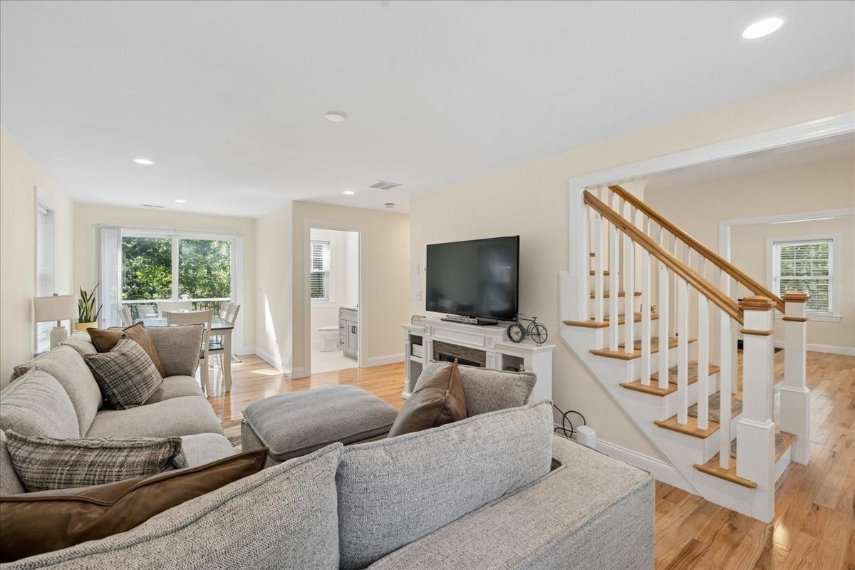 44 California RD, Tewksbury, MA Photo #16
