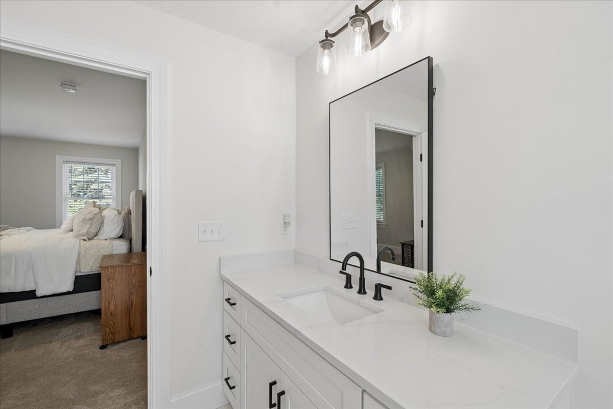 44 California RD, Tewksbury, MA Photo #31
