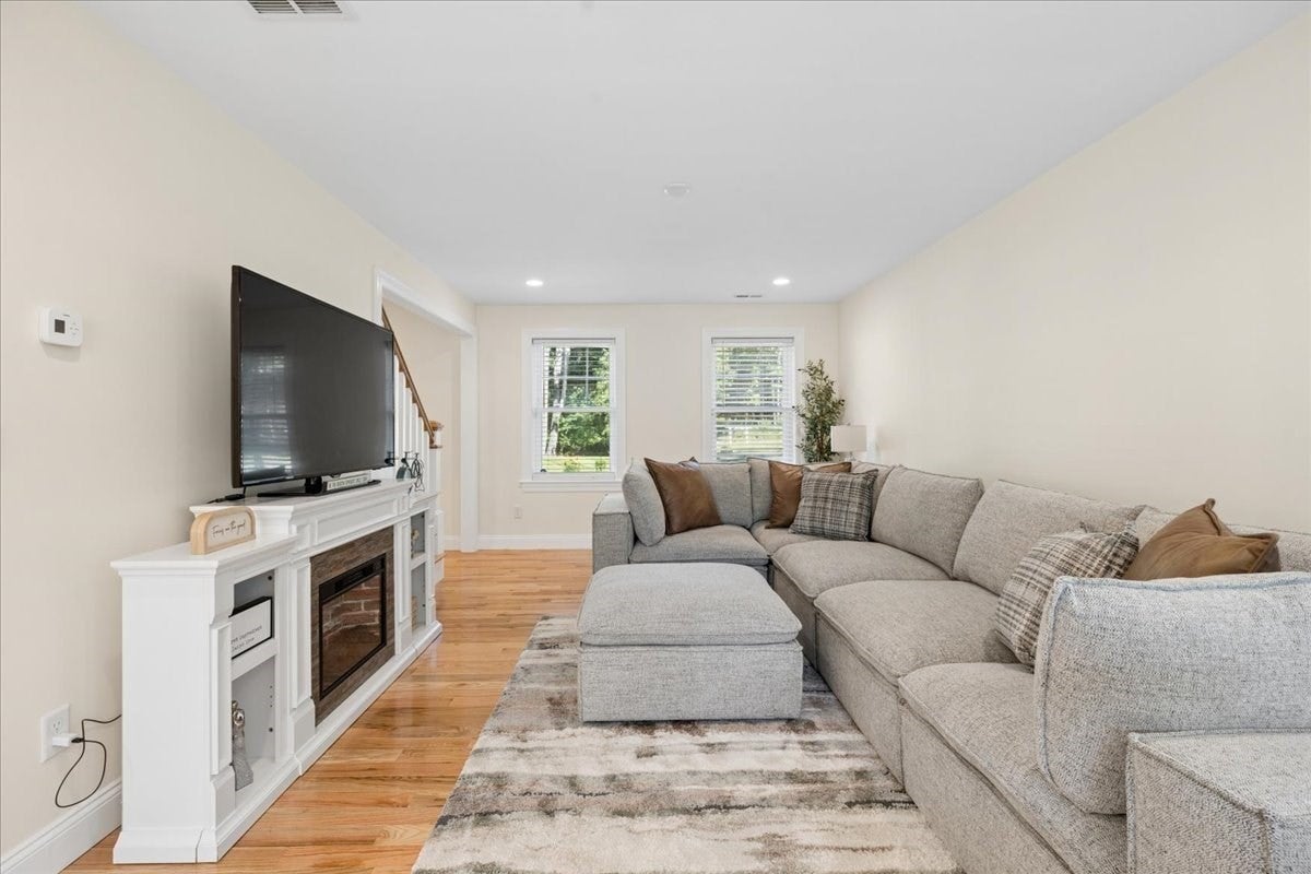 44 California RD, Tewksbury, MA Photo #17