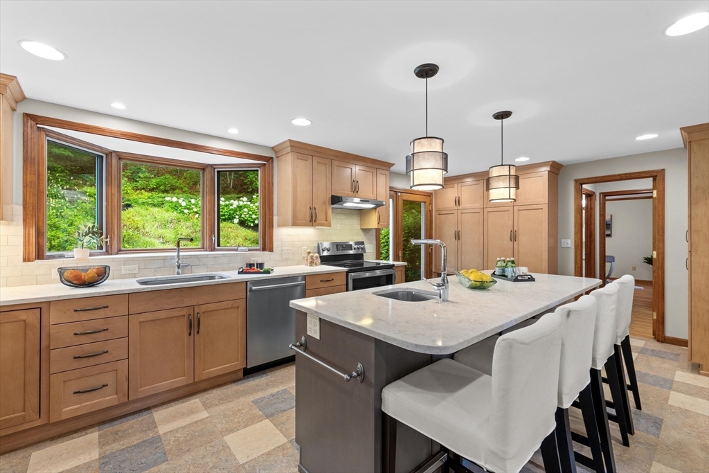 162 Mayfair Dr