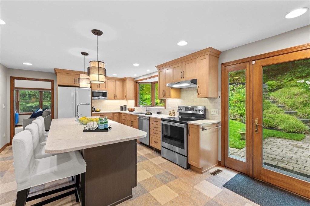 162 Mayfair Dr