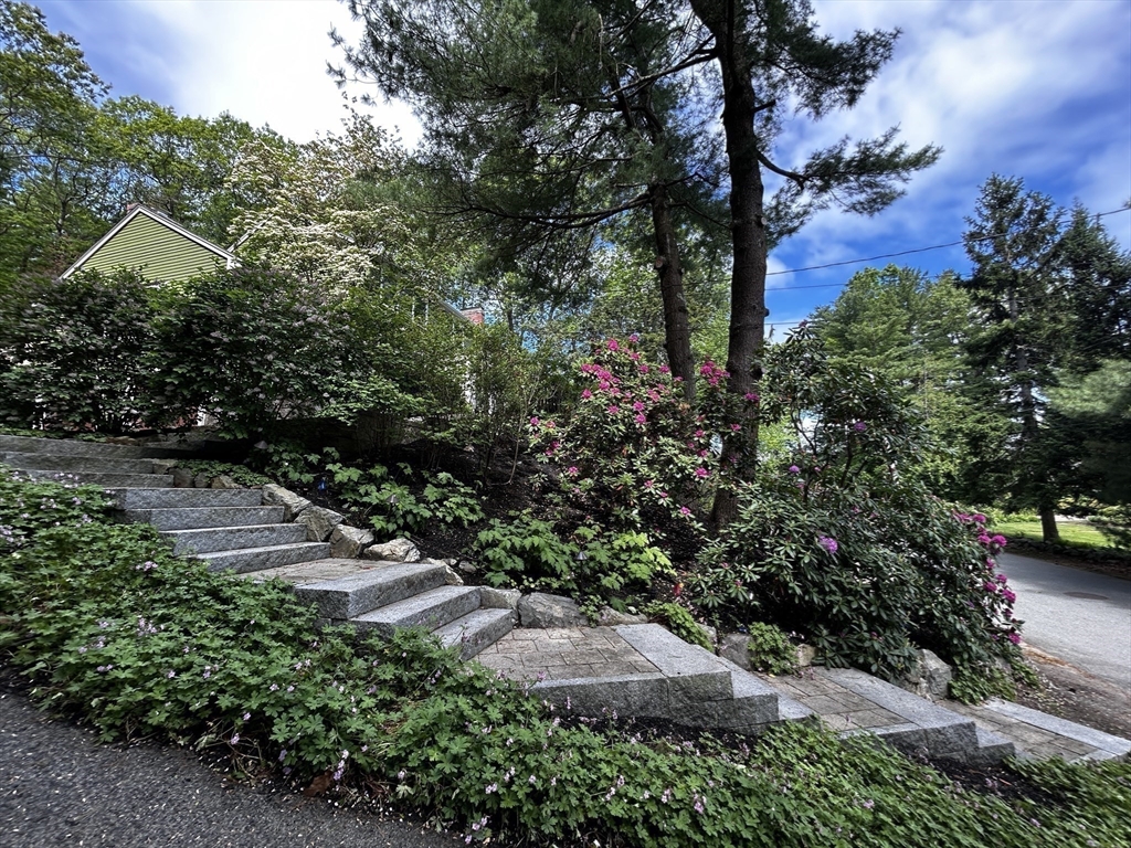 162 Mayfair Dr