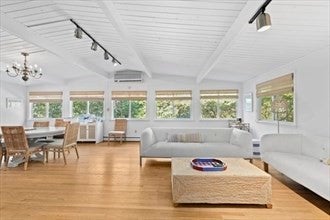 Click for 33 Nemasket Rd West Rd, Falmouth, MA slideshow