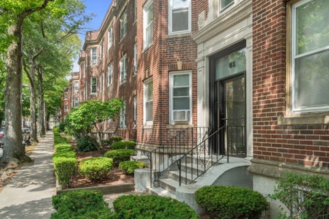 Photo of 61 Thatcher St #5A, Brookline, MA 02446 (MLS # 73587798)