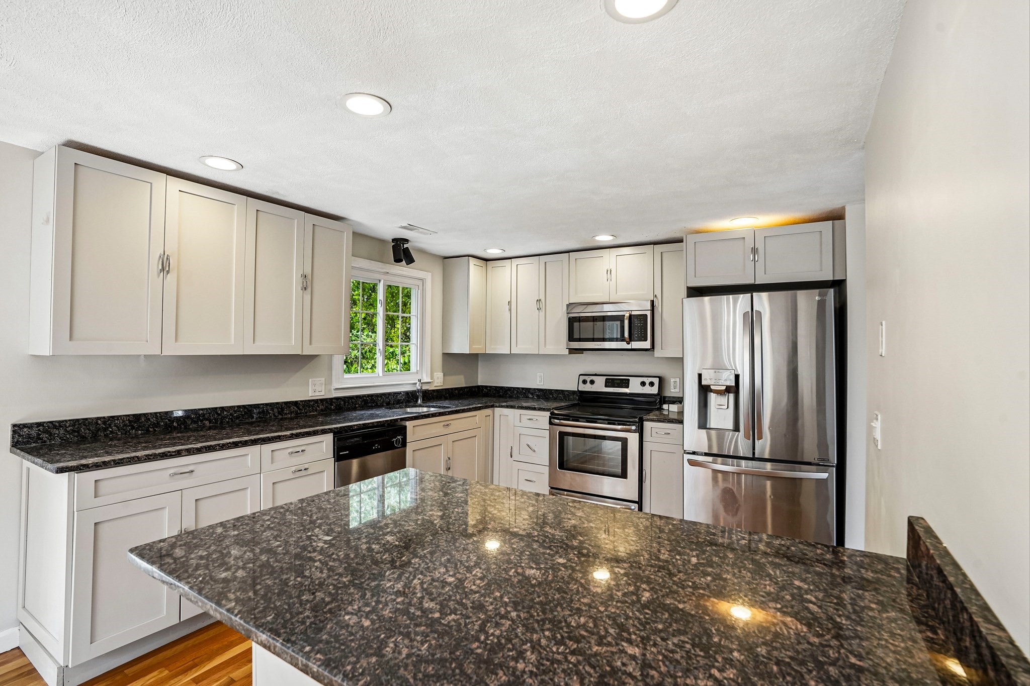 7 Nirvana Dr, Saugus, MA, 7 Nirvana Dr, Saugus, MA Photo #6