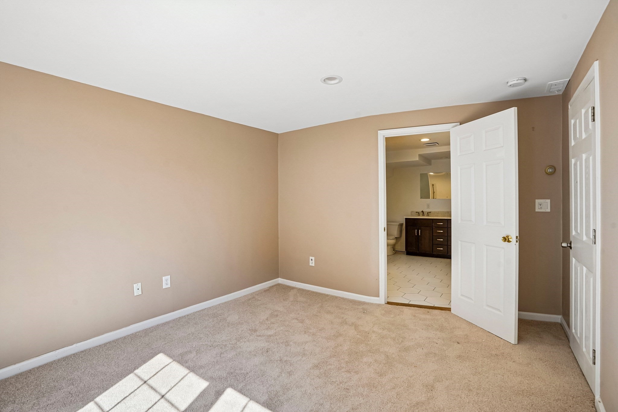 7 Nirvana Dr, Saugus, MA, 7 Nirvana Dr, Saugus, MA Photo #24