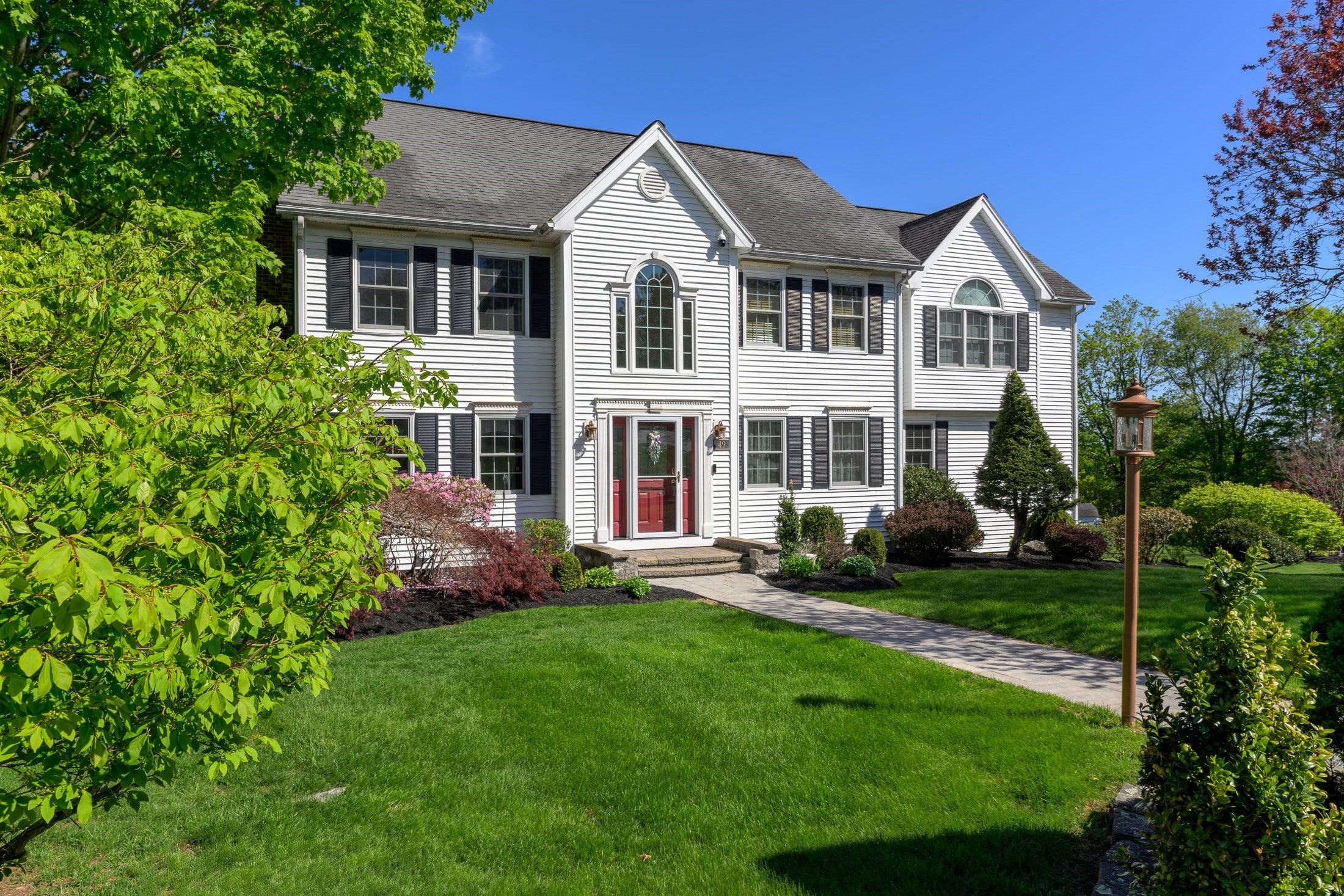49 Fieldstone Dr