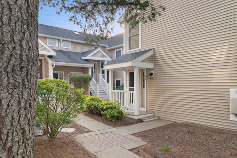 Photo of 73 Bradford Commons Ln #73, Braintree, MA 02184 (MLS # 73514251)