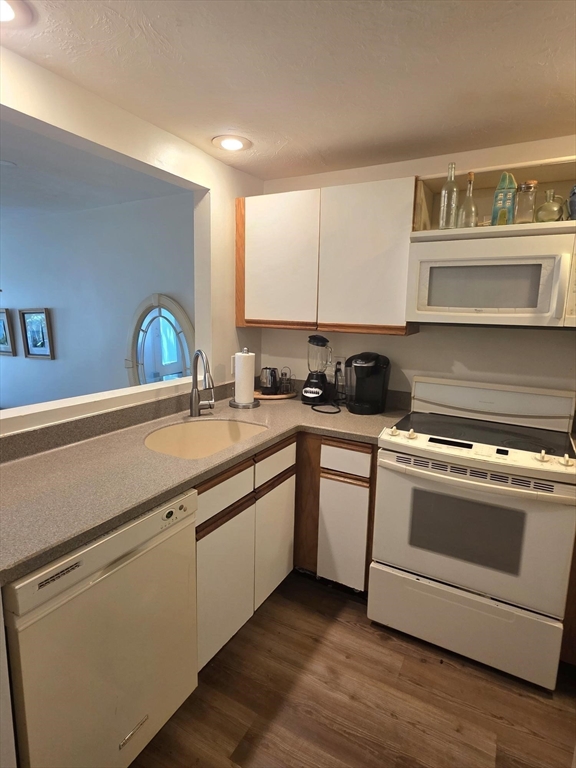 16 Westcliff Dr 16