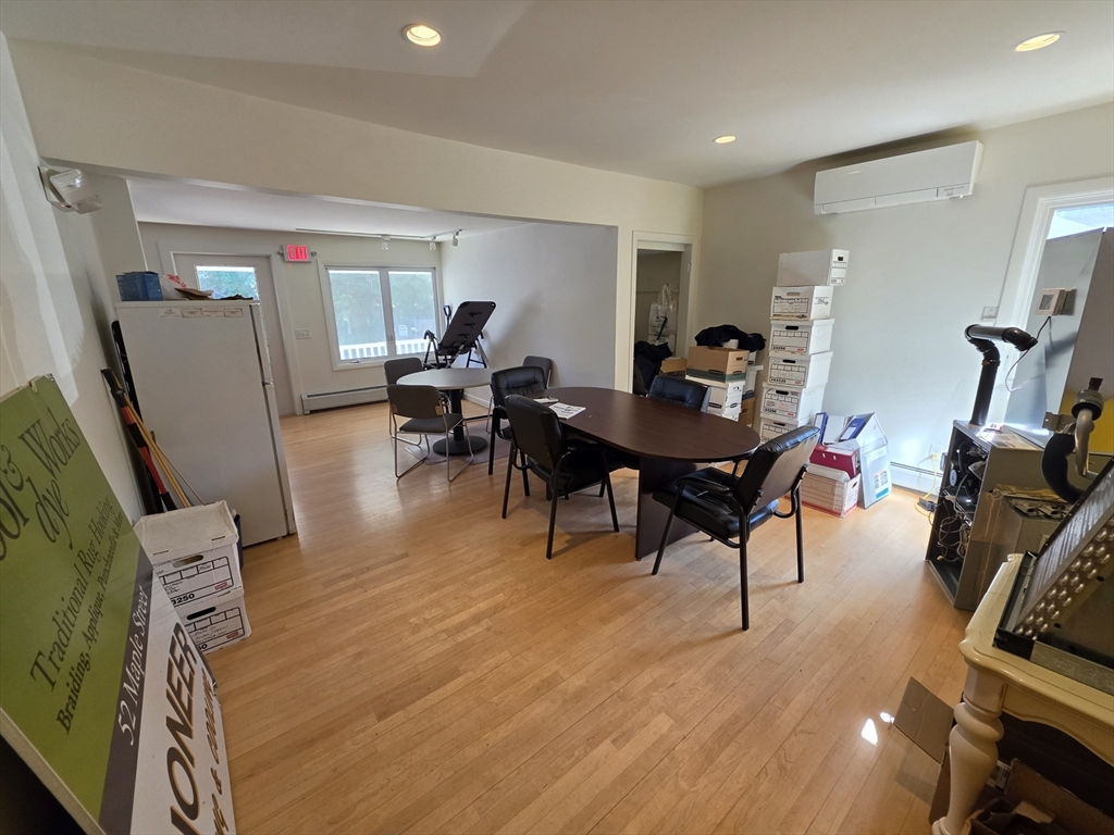 52 Maple St