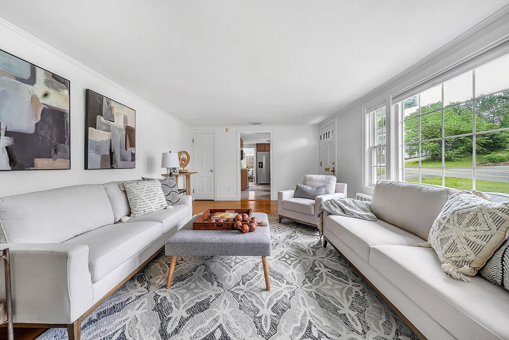 Needham, Massachusetts 02492, United States, 4 Bedrooms Bedrooms, ,2 BathroomsBathrooms,Residential,Contingent,151430