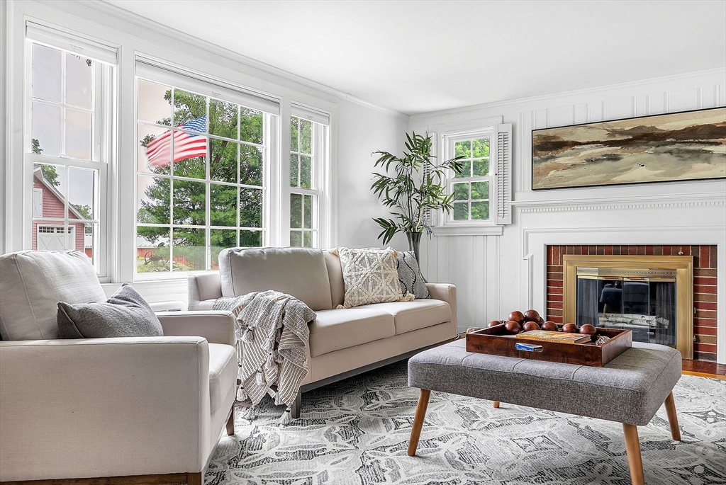 Needham, Massachusetts 02492, United States, 4 Bedrooms Bedrooms, ,2 BathroomsBathrooms,Residential,Contingent,151430