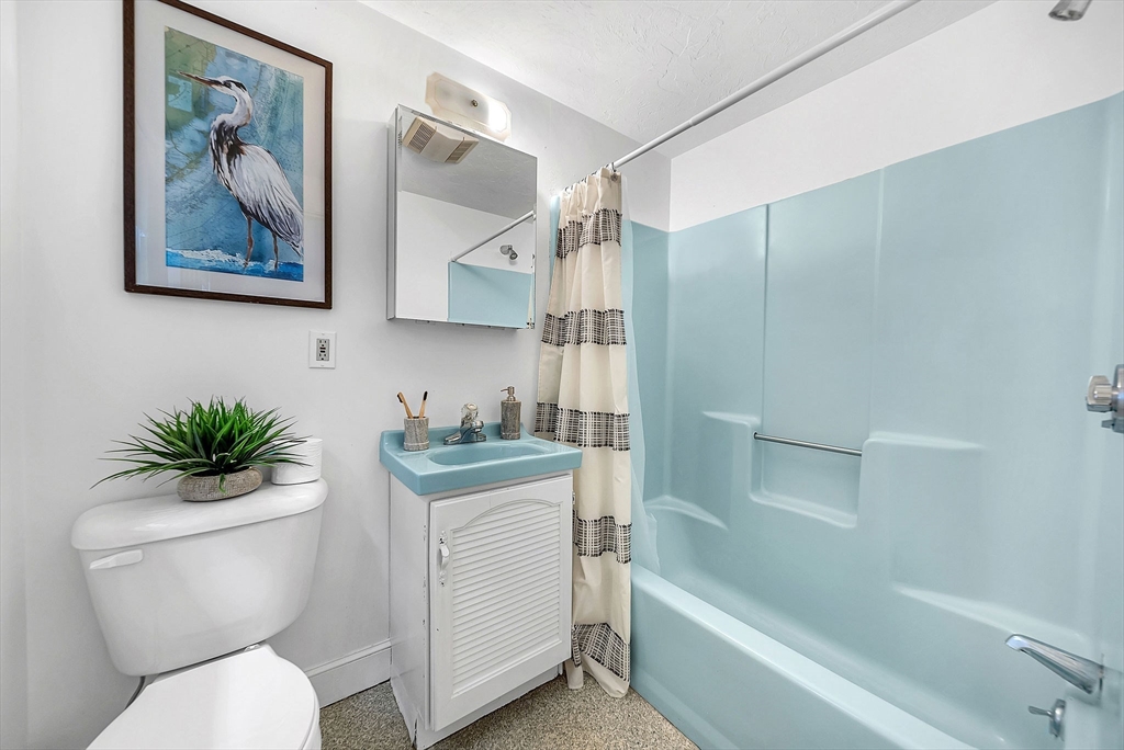 Needham, Massachusetts 02492, United States, 4 Bedrooms Bedrooms, ,2 BathroomsBathrooms,Residential,Contingent,151430