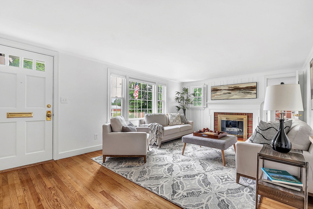 Needham, Massachusetts 02492, United States, 4 Bedrooms Bedrooms, ,2 BathroomsBathrooms,Residential,Contingent,151430