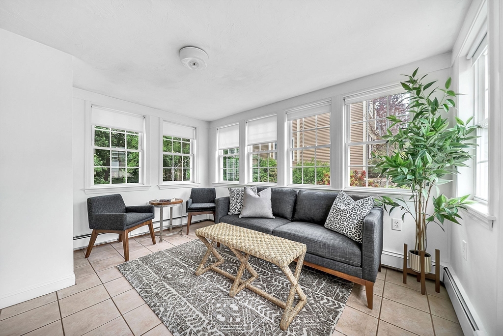 Needham, Massachusetts 02492, United States, 4 Bedrooms Bedrooms, ,2 BathroomsBathrooms,Residential,Contingent,151430