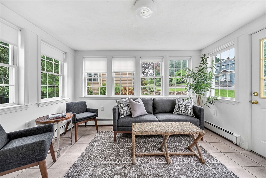 Needham, Massachusetts 02492, United States, 4 Bedrooms Bedrooms, ,2 BathroomsBathrooms,Residential,Contingent,151430