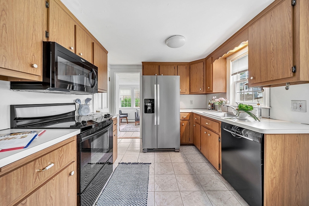 Needham, Massachusetts 02492, United States, 4 Bedrooms Bedrooms, ,2 BathroomsBathrooms,Residential,Contingent,151430