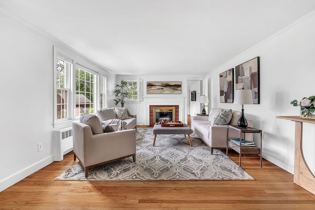 Needham, Massachusetts 02492, United States, 4 Bedrooms Bedrooms, ,2 BathroomsBathrooms,Residential,Contingent,151430