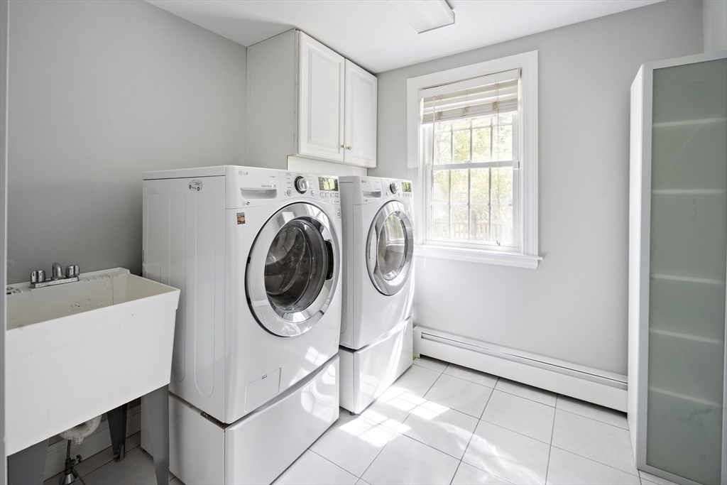 Needham, Massachusetts 02492, United States, 5 Bedrooms Bedrooms, ,4 BathroomsBathrooms,Residential,Active,124248