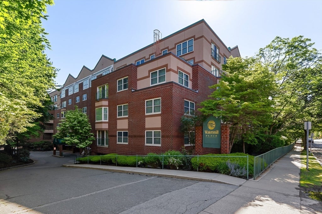1 Watermill Place 516