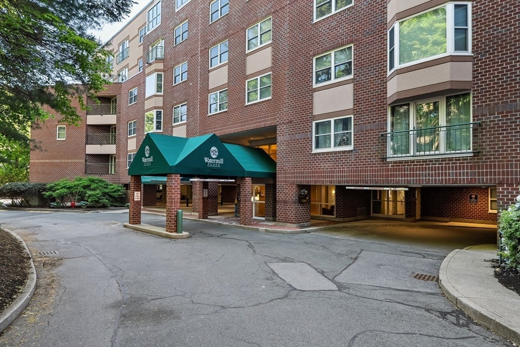 1 Watermill Place 516