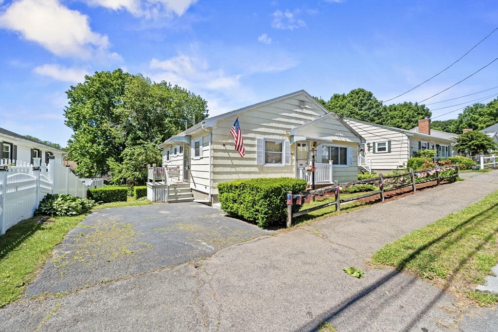 38 Fays Ave