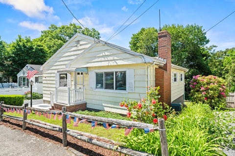 Photo of 38 Fays Ave, Lynn, MA 01904 (MLS # 73532937)