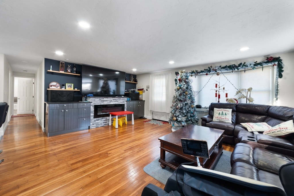 9 Willow Rd