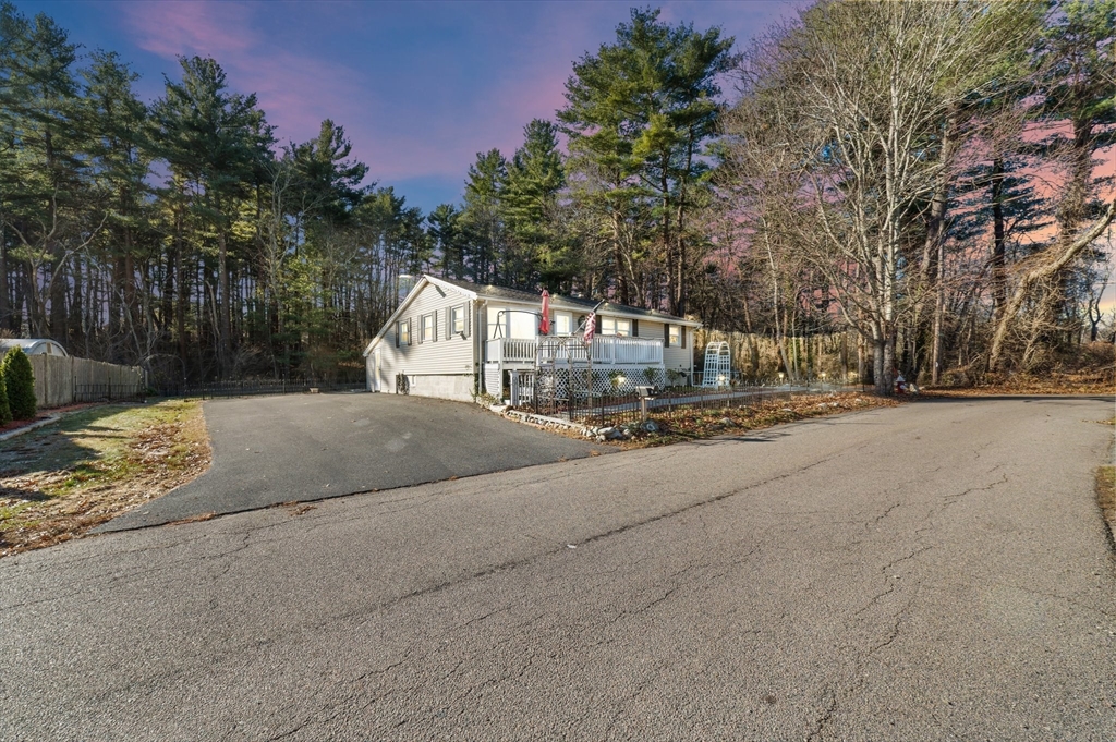 9 Willow Rd