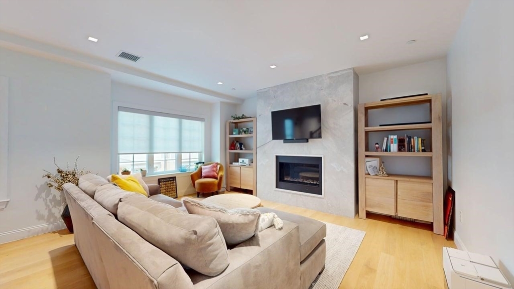 21 Crowninshield Rd 17