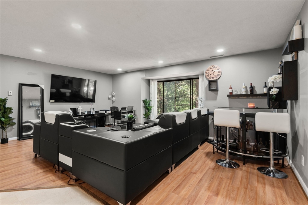 1 Thayer Pond Dr 5