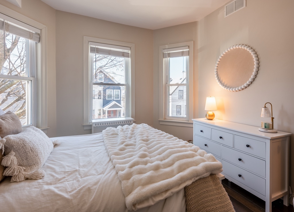 64 Byron St 2