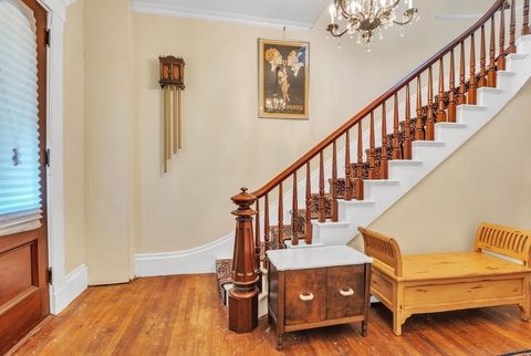 51 Grove Ave Leominster MA 01453