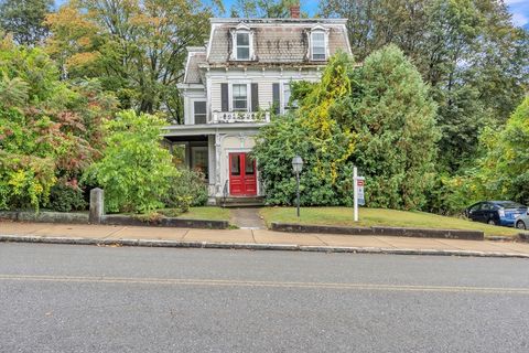 51 Grove Ave Leominster MA 01453