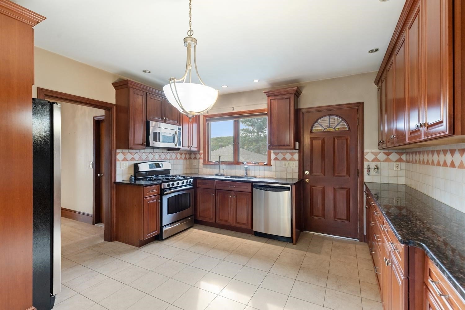 158 Common St, Watertown, MA, 158 Common St, Watertown, MA Photo #15