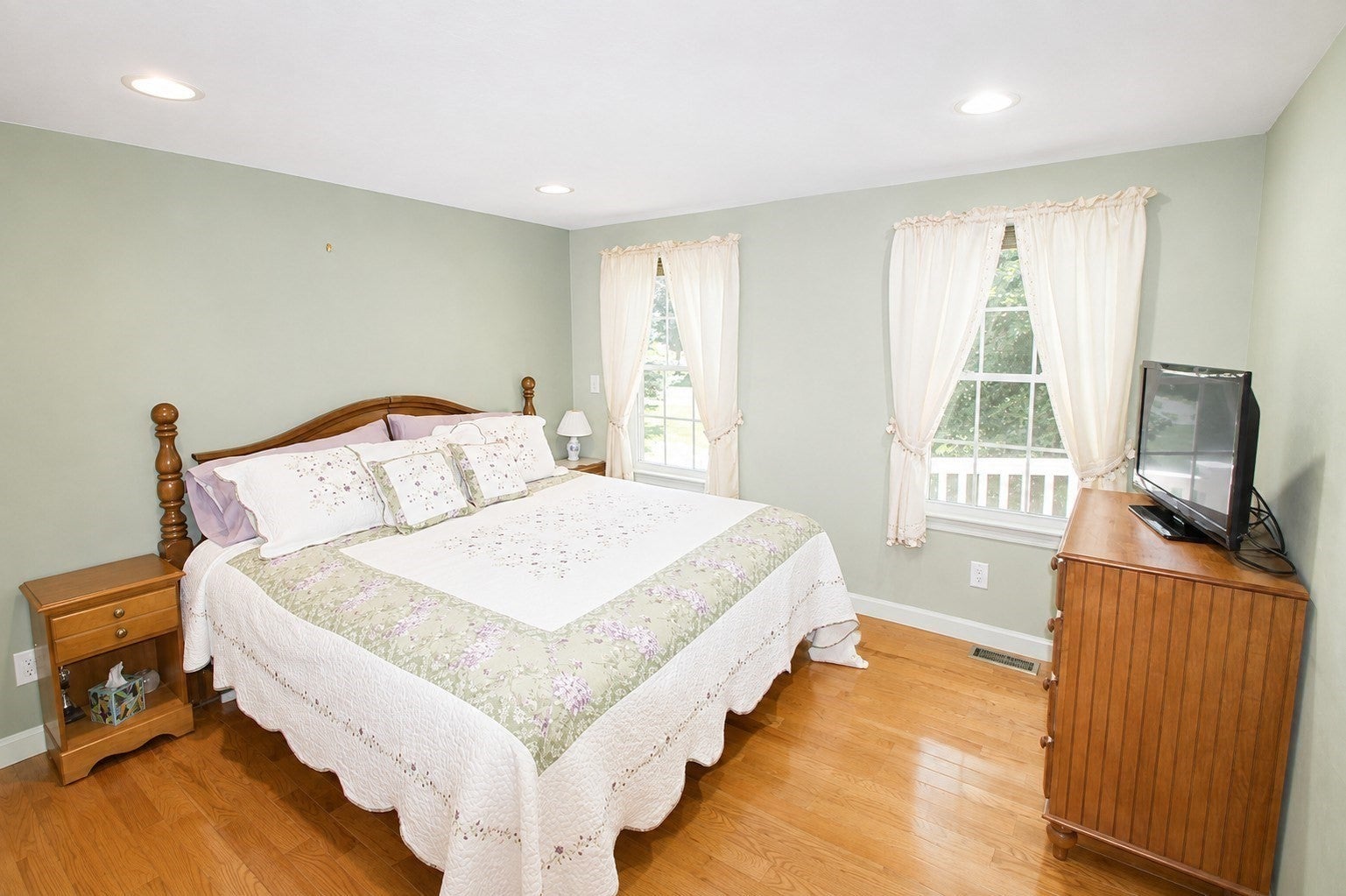 10 Patriot Ln, Whitman, MA Photo #26