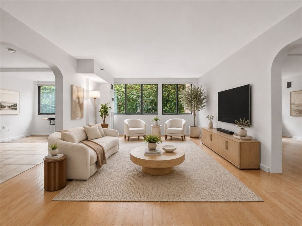 1731 Beacon #202