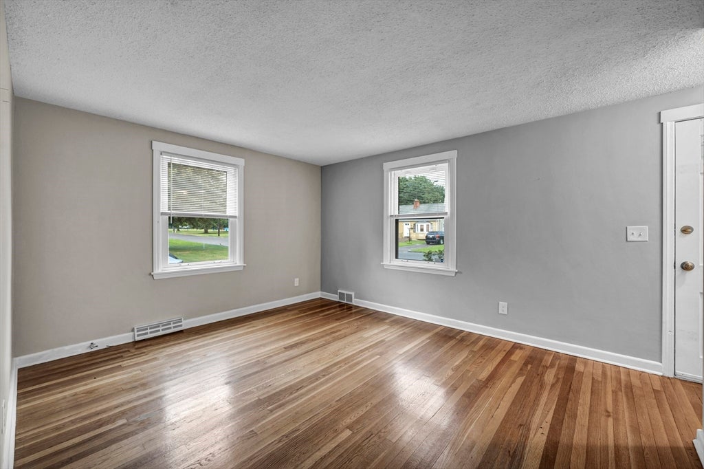 118 Pilgrim Rd, Springfield, MA, 118 Pilgrim Rd, Springfield, MA Photo #4