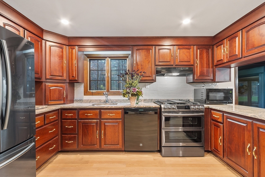 114 Stonecleave Road