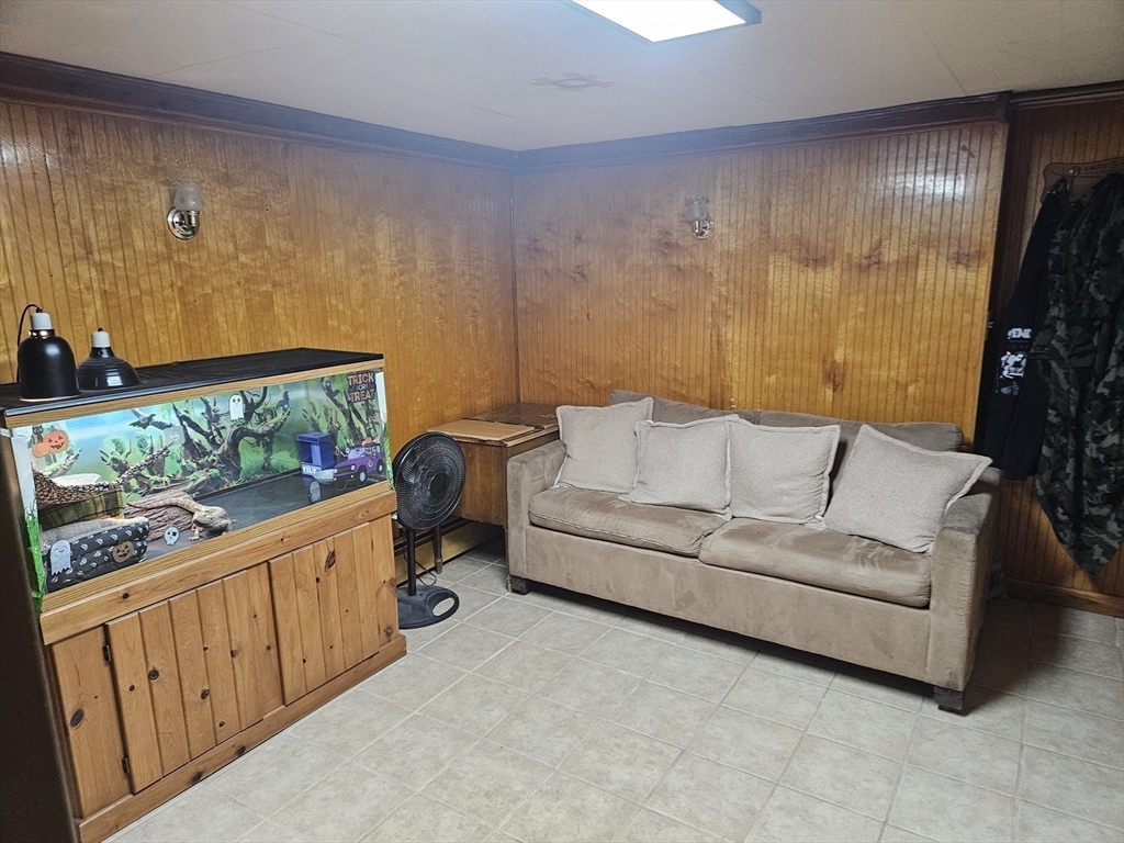 Lowell, Massachusetts 01850, United States, 3 Bedrooms Bedrooms, ,2 BathroomsBathrooms,Residential,Active,229529