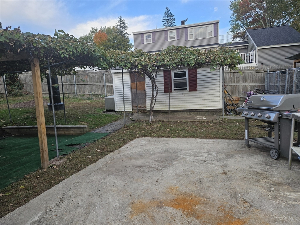 Lowell, Massachusetts 01850, United States, 3 Bedrooms Bedrooms, ,2 BathroomsBathrooms,Residential,Active,229529