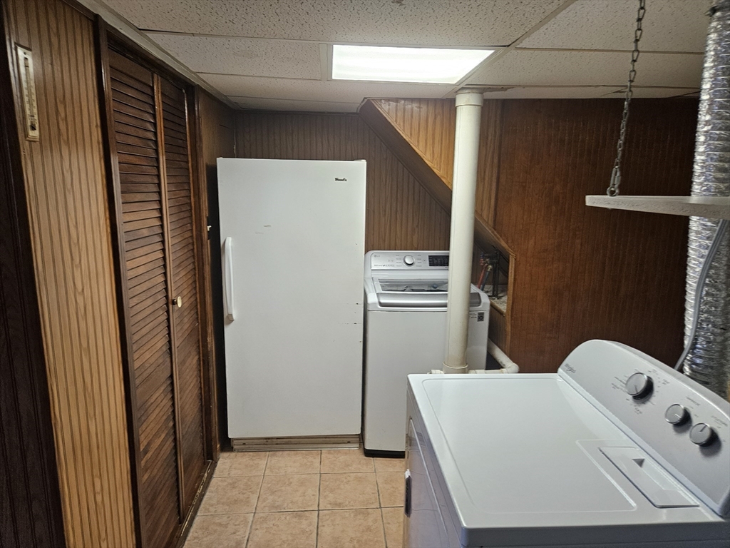 Lowell, Massachusetts 01850, United States, 3 Bedrooms Bedrooms, ,2 BathroomsBathrooms,Residential,Active,229529