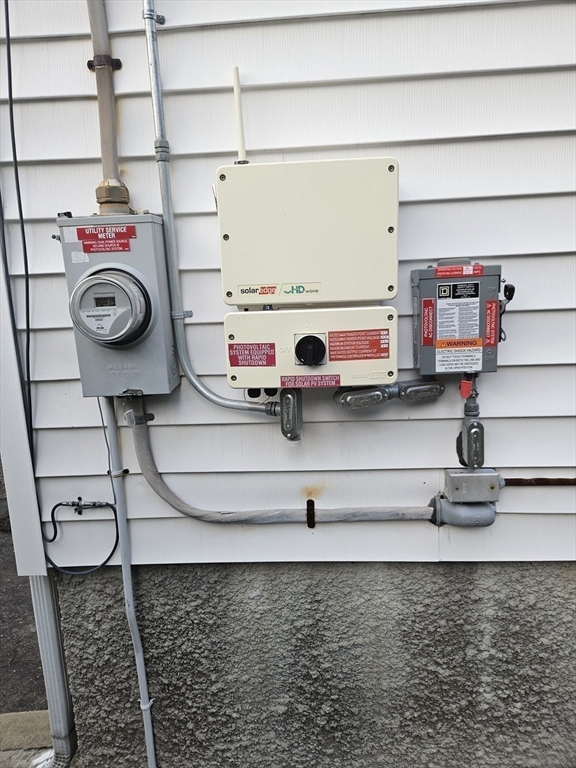 Lowell, Massachusetts 01850, United States, 3 Bedrooms Bedrooms, ,2 BathroomsBathrooms,Residential,Active,229529