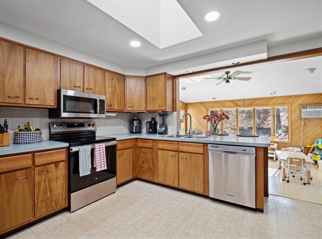 38 Fort Sumter Dr, Holden, MA, 38 Fort Sumter Dr, Holden, MA Photo #8