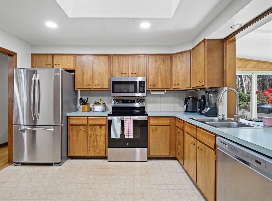 38 Fort Sumter Dr, Holden, MA, 38 Fort Sumter Dr, Holden, MA Photo #7