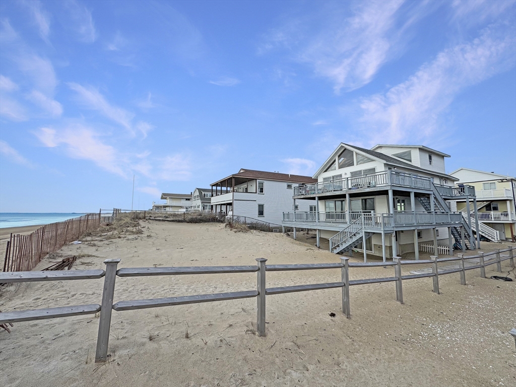 498 North End Blvd