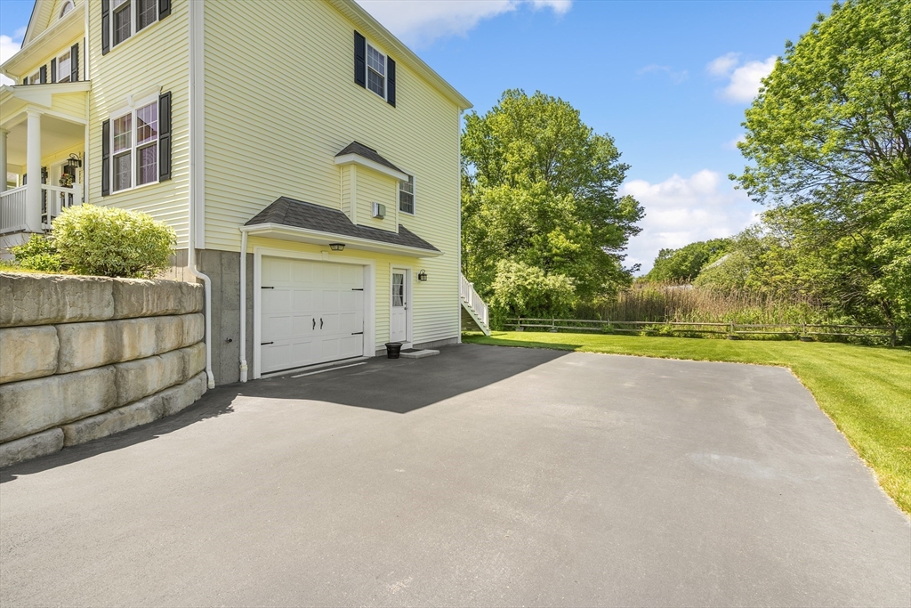 14 Evelyn Way