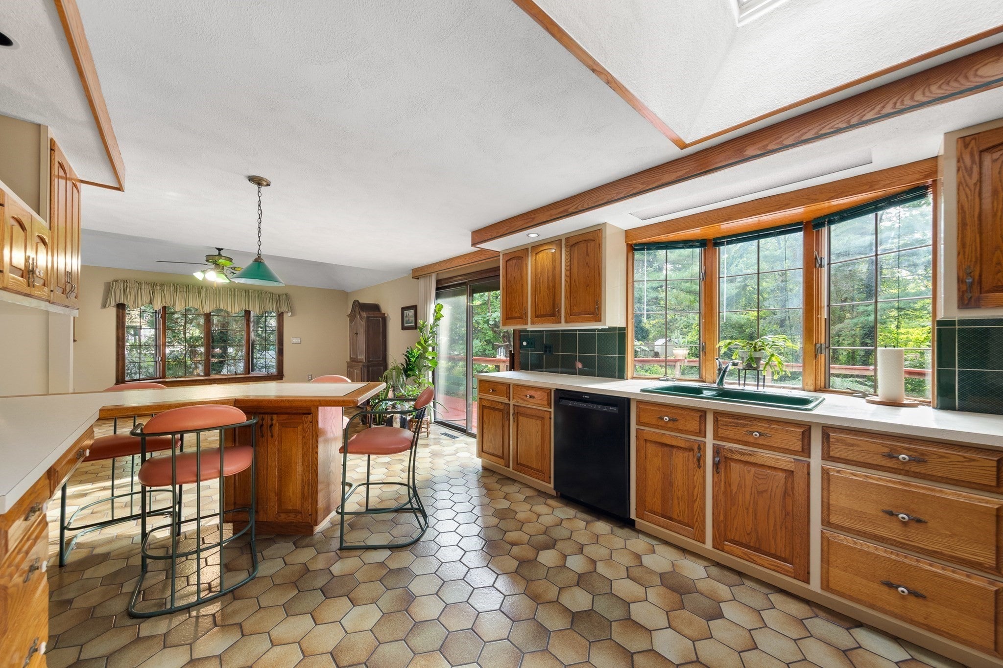 42 Freeport Dr, Burlington, MA, 42 Freeport Dr, Burlington, MA Photo #8