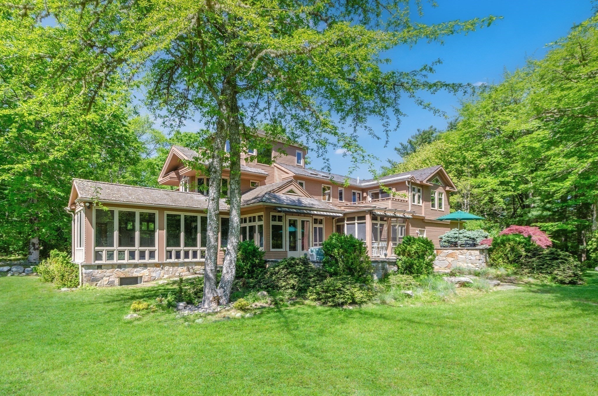 3 Beam St, Mattapoisett MA 02739
